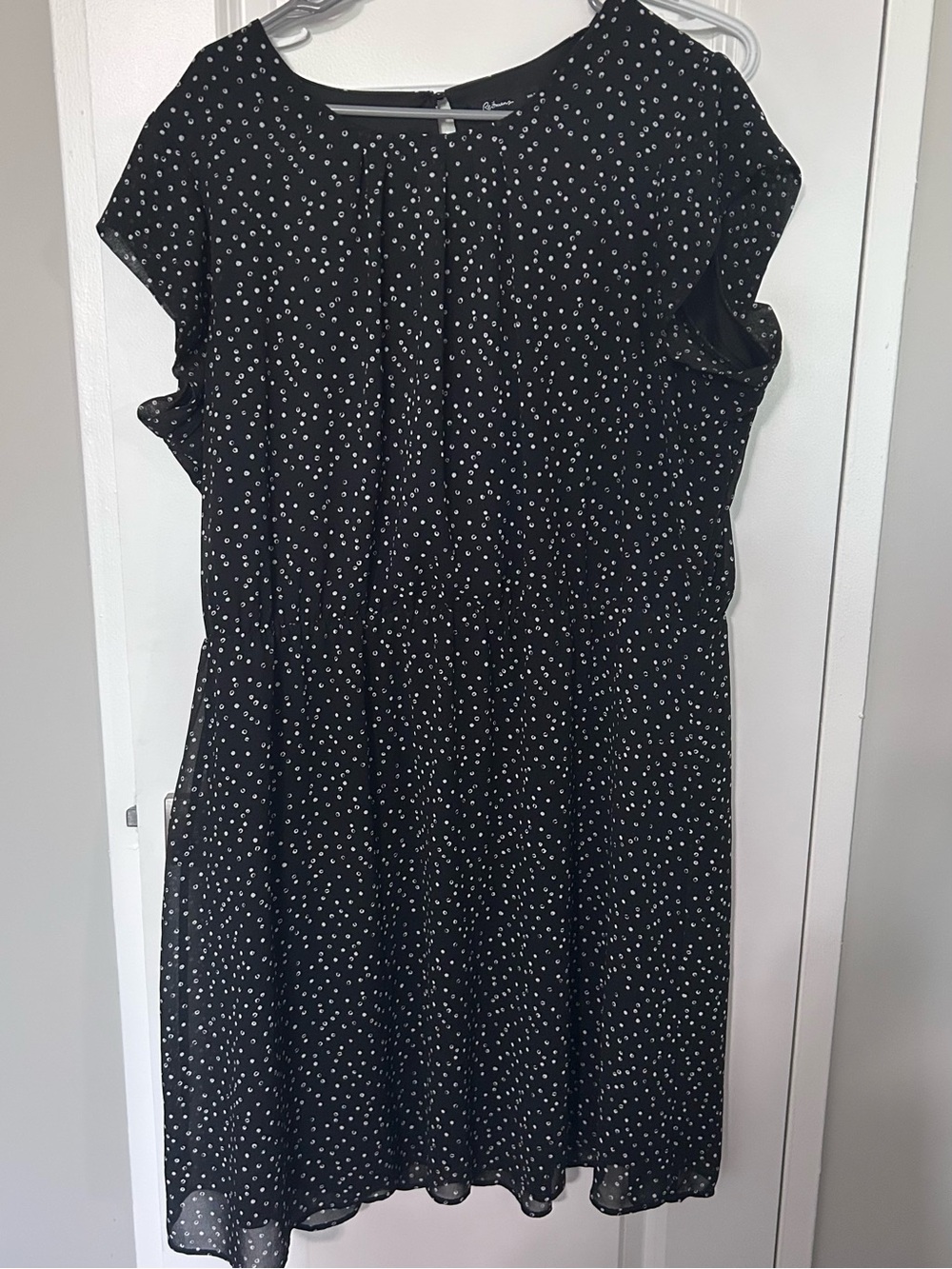 Classy Black Polka Dot Cap-Sleeve Dress